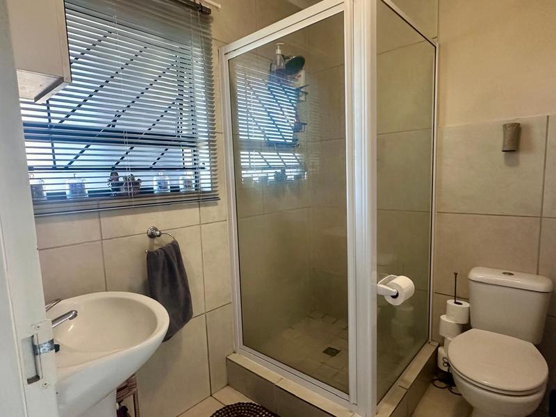 To Let 2 Bedroom Property for Rent in Buhrein Western Cape